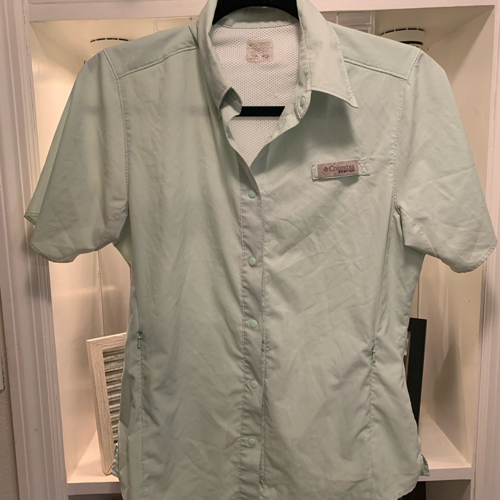 Columbia t shirt